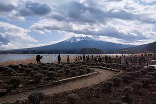 莫耶斯：三年前我们就像森林一样在保级，菲利普斯今天有进步